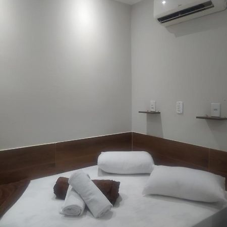 Pousada Quarto Casal Com Ar,Frigobar, Garagem Aparecida  Eksteriør billede
